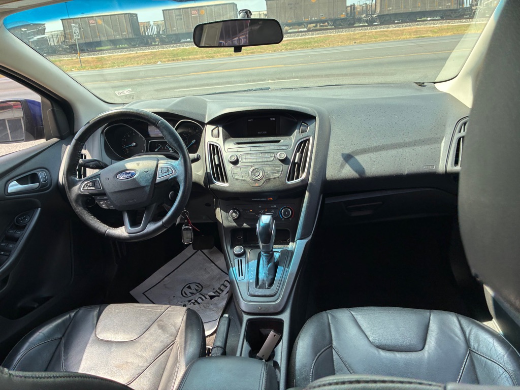 Photo 27 of this FORD FOCUS