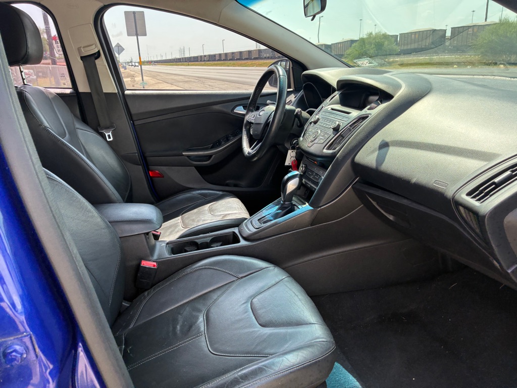 Photo 14 of this FORD FOCUS