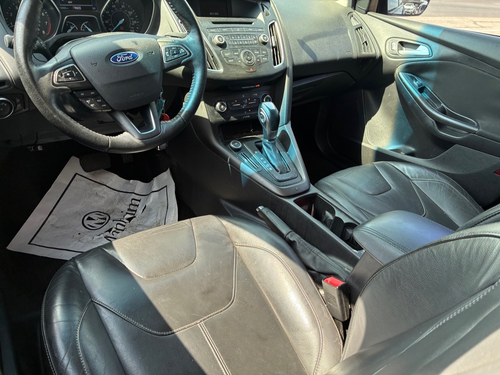 Photo 29 of this FORD FOCUS