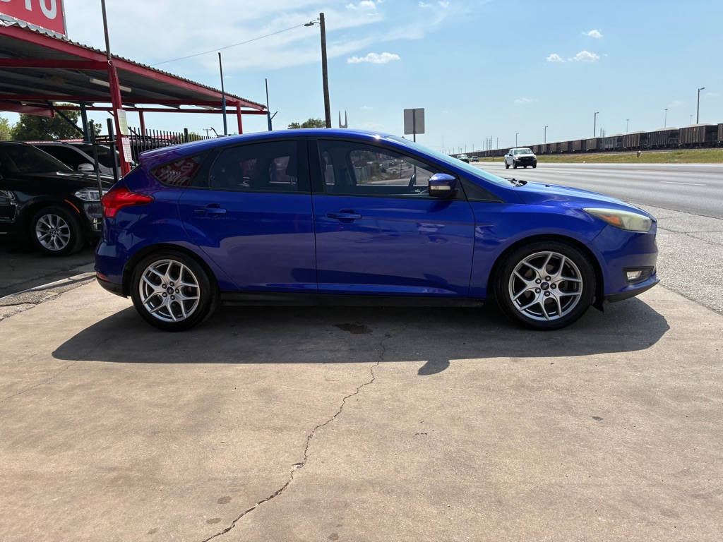 Photo 11 of this FORD FOCUS