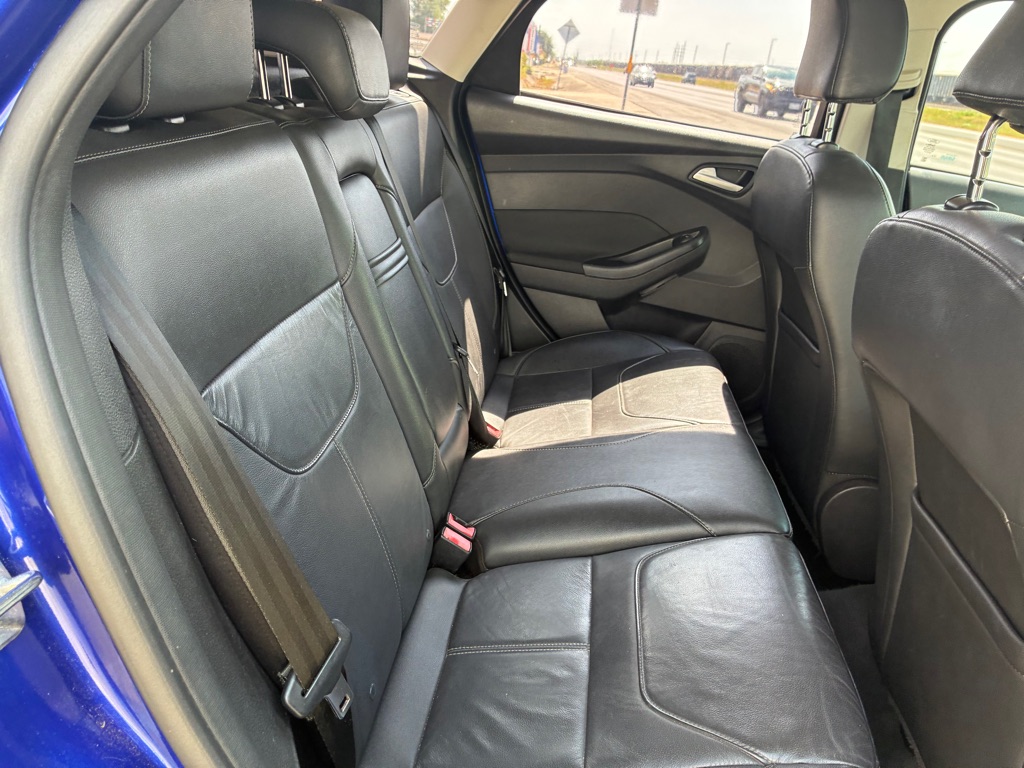 Photo 23 of this FORD FOCUS