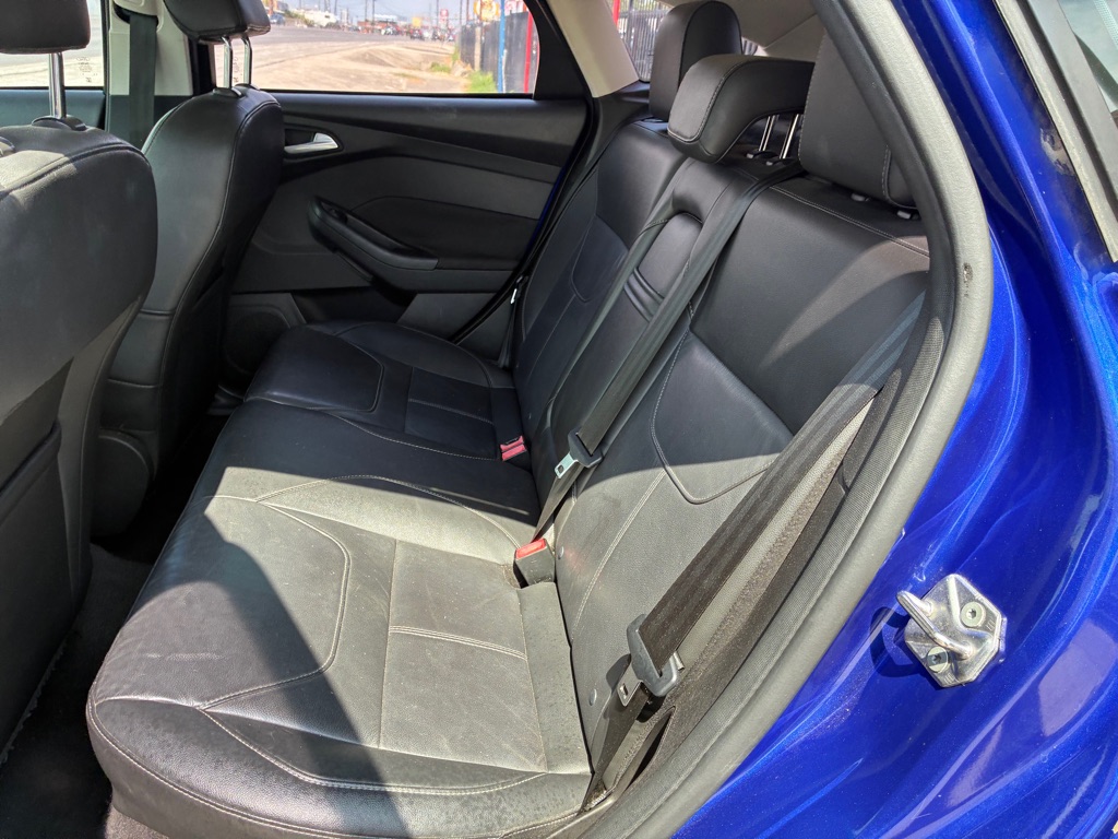 Photo 19 of this FORD FOCUS