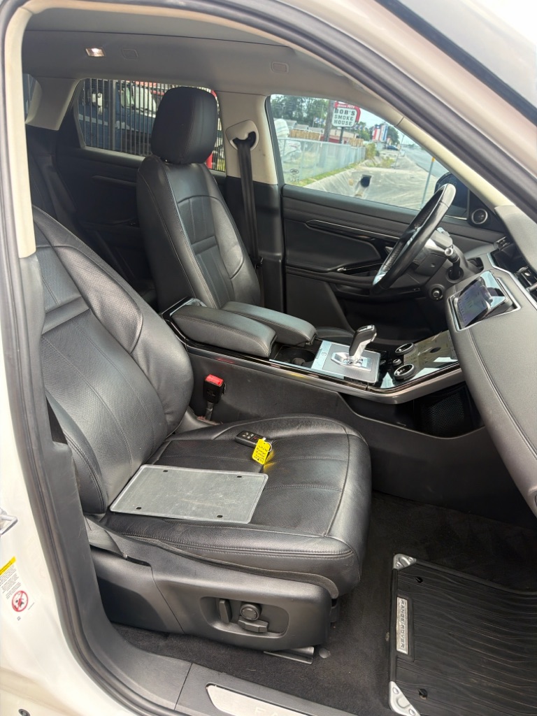 Photo 48 of this LAND ROVER RANGE ROVER EVO