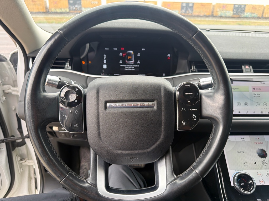 Photo 39 of this LAND ROVER RANGE ROVER EVO