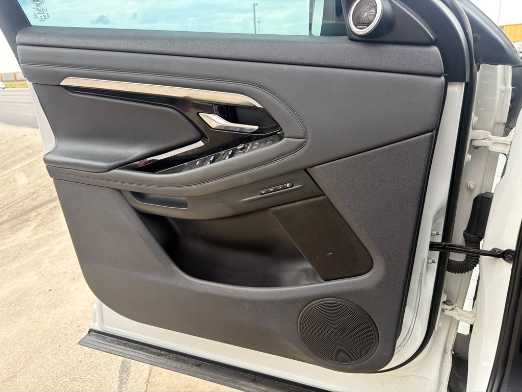 Photo 26 of this LAND ROVER RANGE ROVER EVO