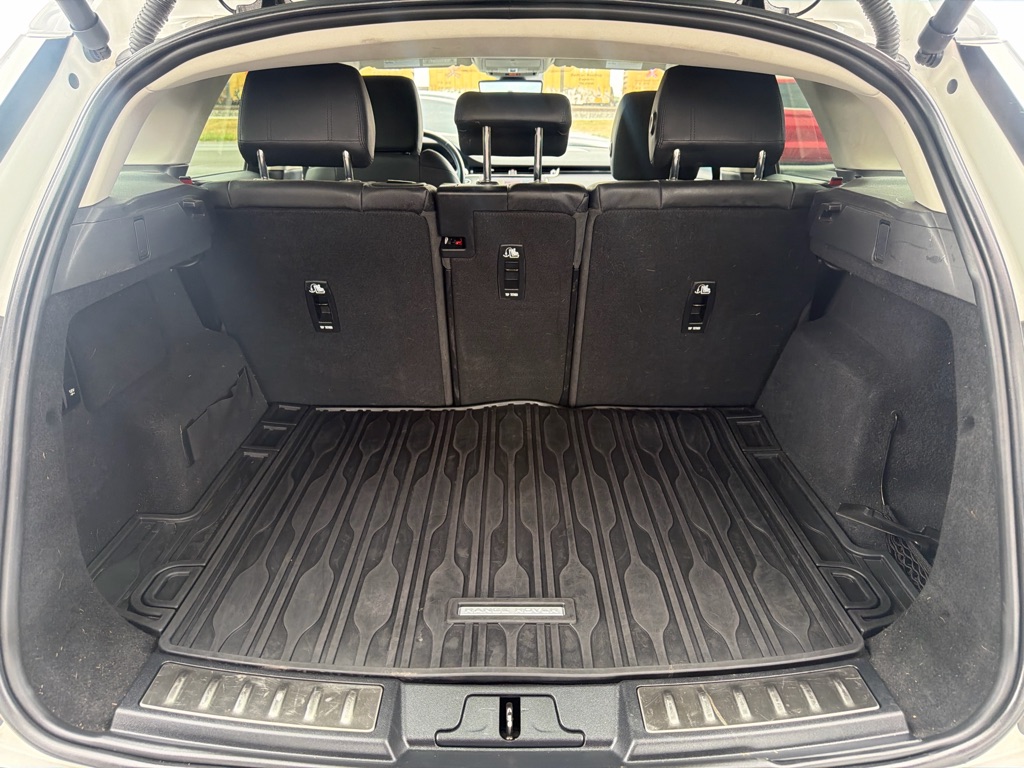 Photo 45 of this LAND ROVER RANGE ROVER EVO