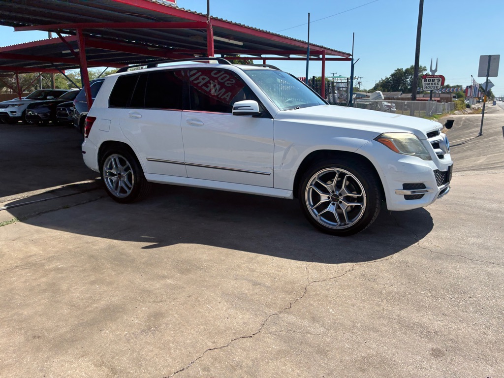 Photo 8 of this MERCEDES-BENZ GLK