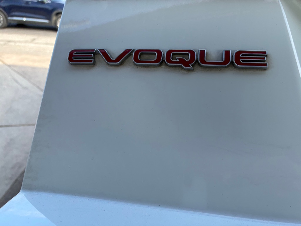 Photo 30 of this LAND ROVER RANGE ROVER EVO