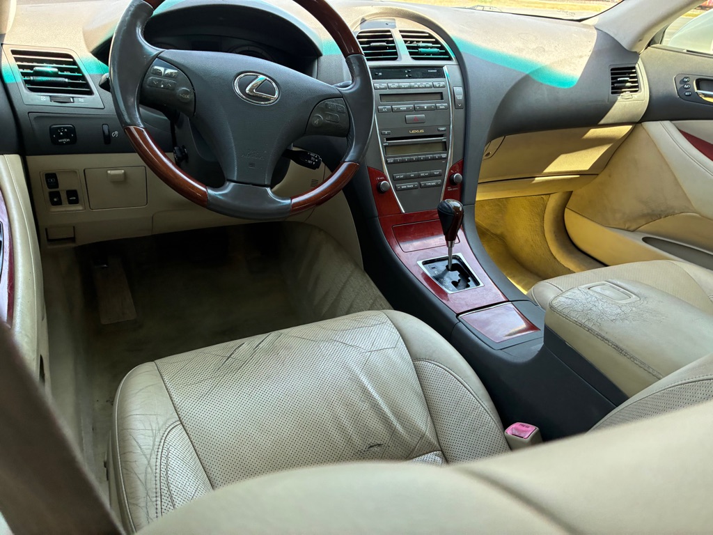 Photo 23 of this LEXUS ES
