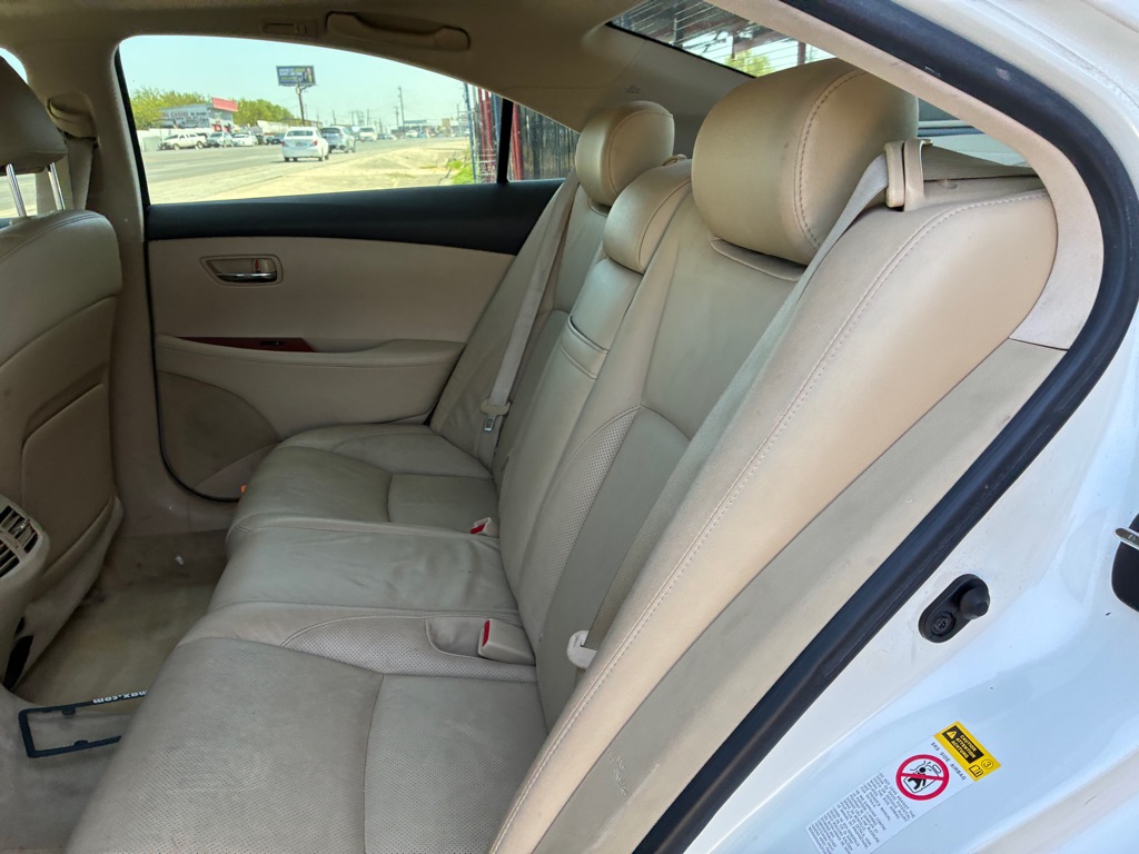 Photo 22 of this LEXUS ES