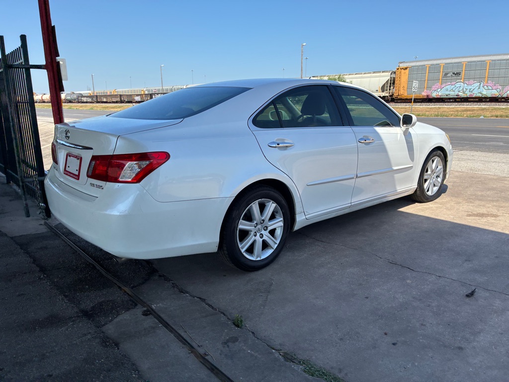 Photo 9 of this LEXUS ES