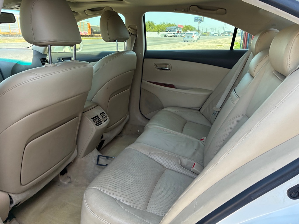 Photo 21 of this LEXUS ES