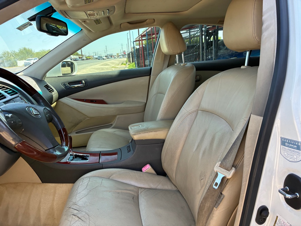 Photo 26 of this LEXUS ES