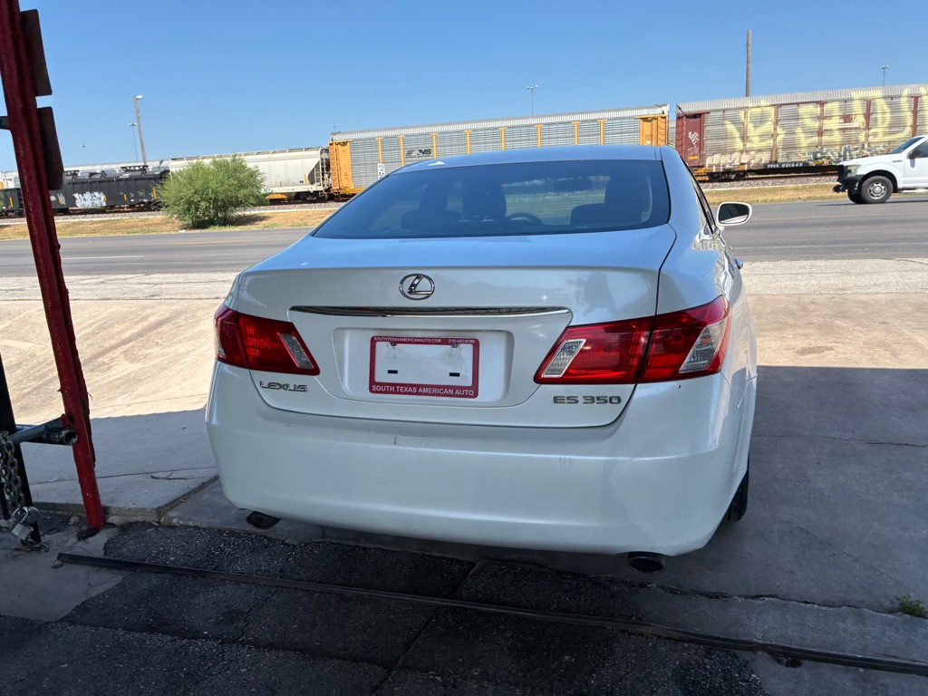 Photo 12 of this LEXUS ES