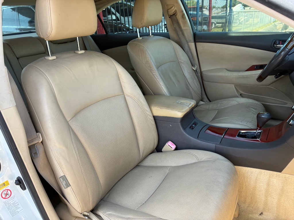 Photo 30 of this LEXUS ES