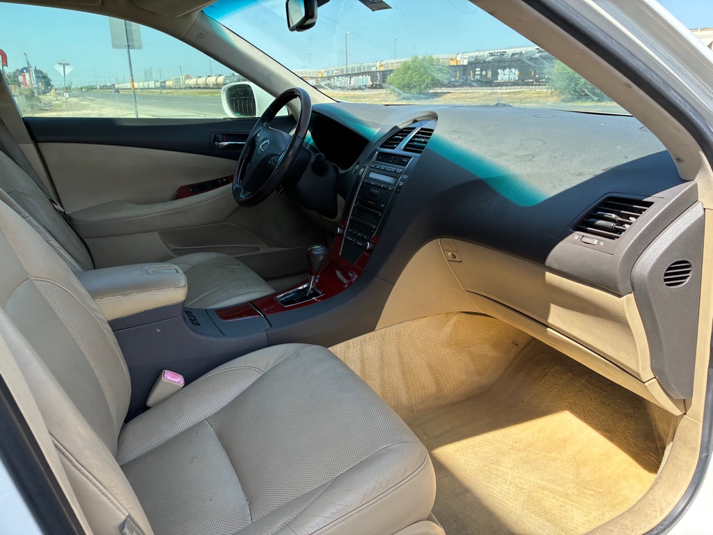 Photo 31 of this LEXUS ES