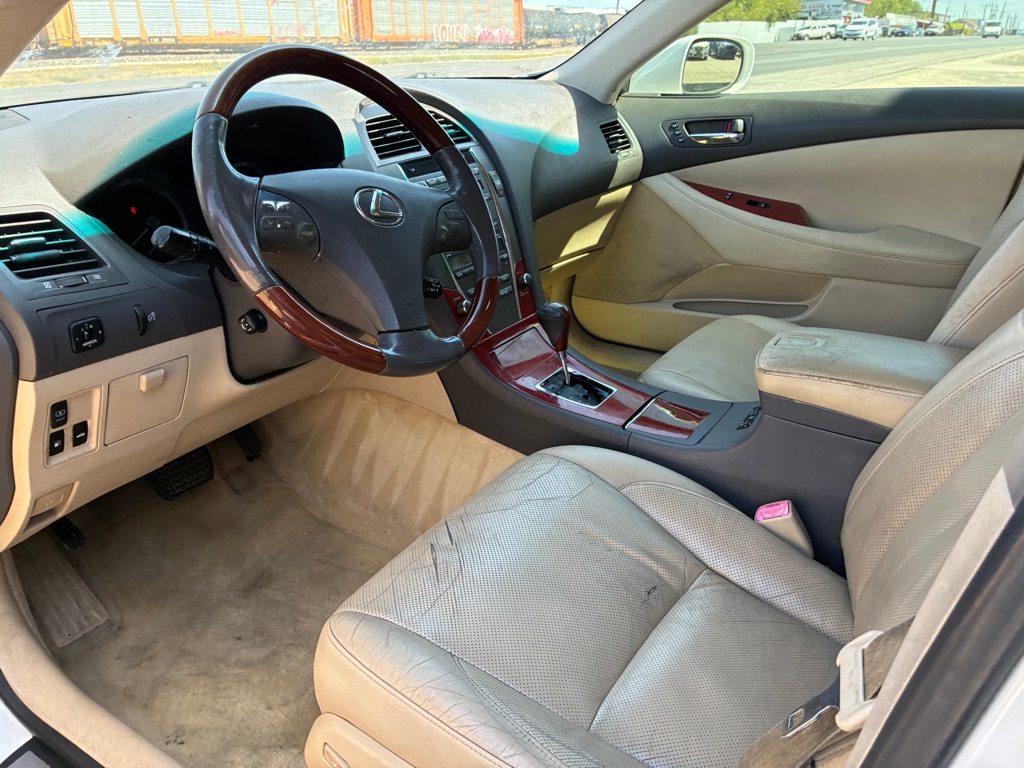 Photo 24 of this LEXUS ES