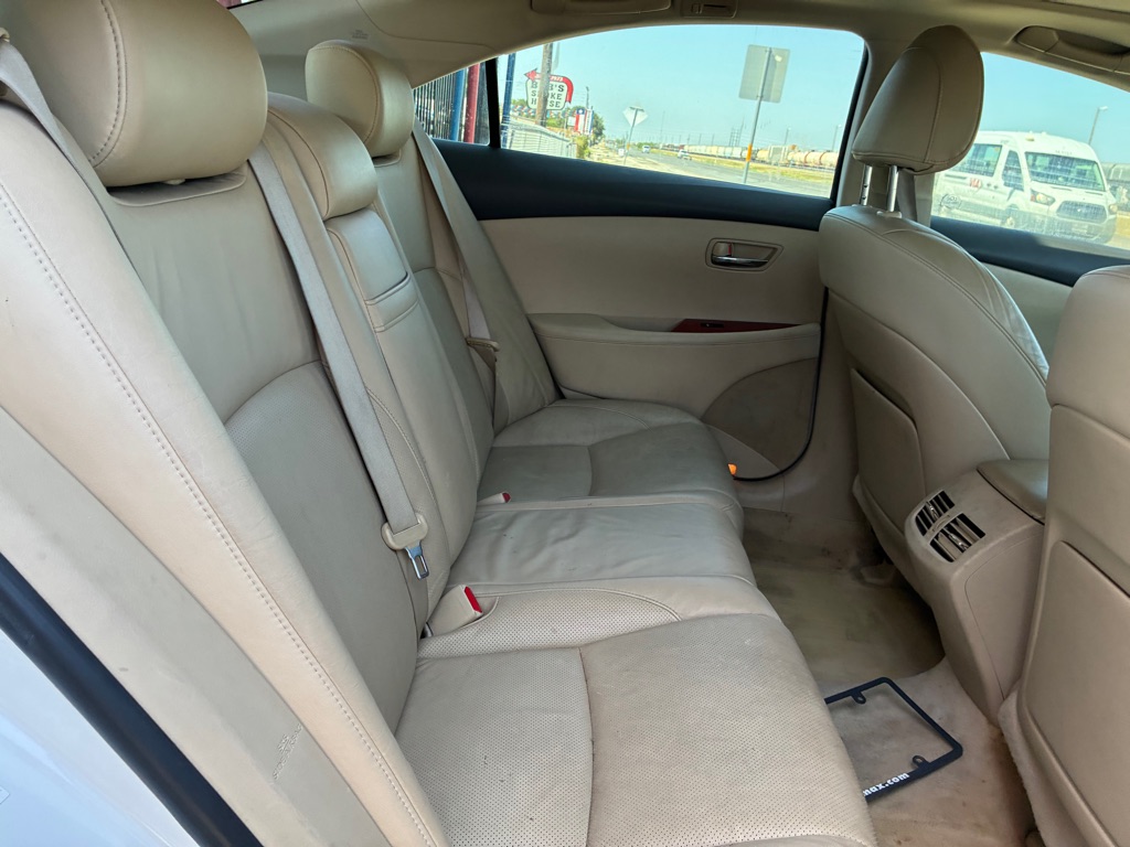 Photo 29 of this LEXUS ES