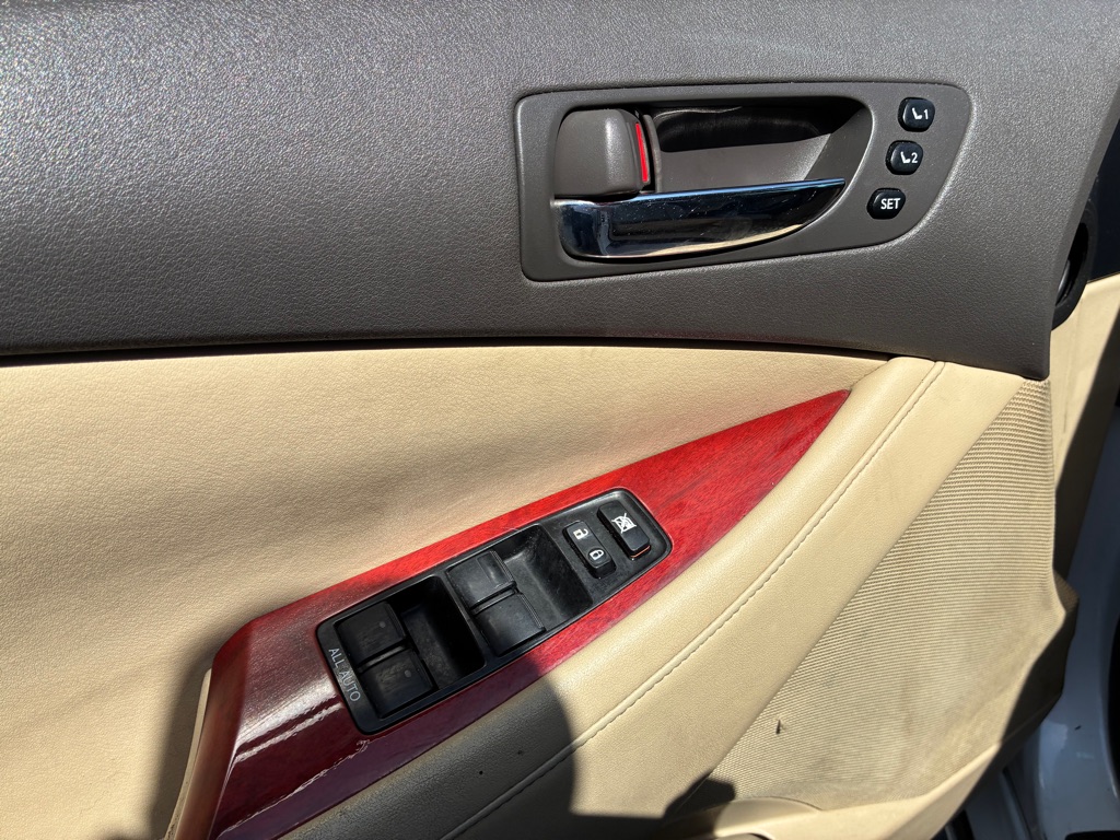 Photo 27 of this LEXUS ES