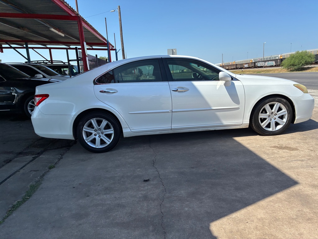 Photo 8 of this LEXUS ES