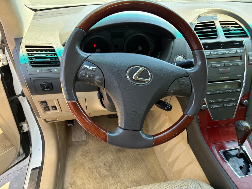 Photo 25 of this LEXUS ES
