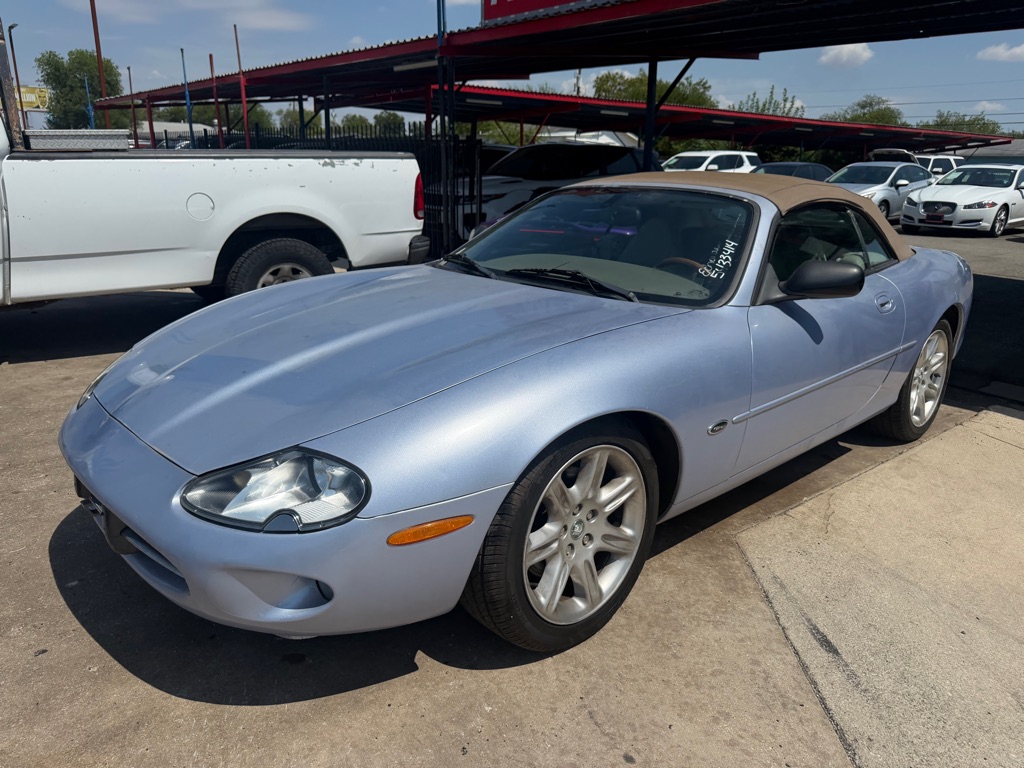 Photo 2 of this JAGUAR XK8