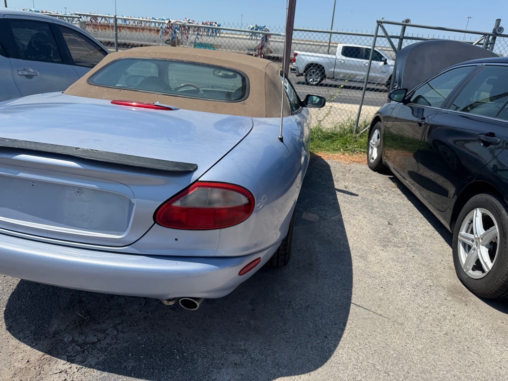 Photo 13 of this JAGUAR XK8