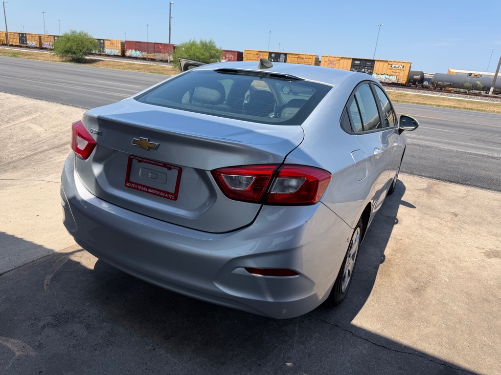 Photo 16 of this CHEVROLET CRUZE