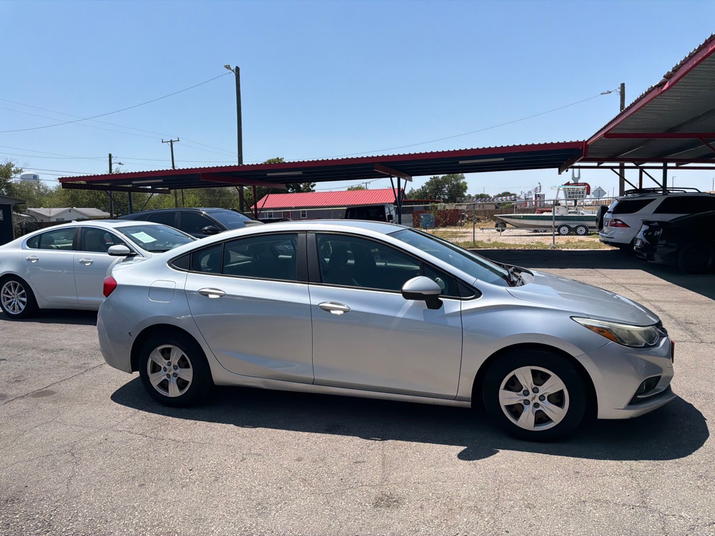 Photo 31 of this CHEVROLET CRUZE
