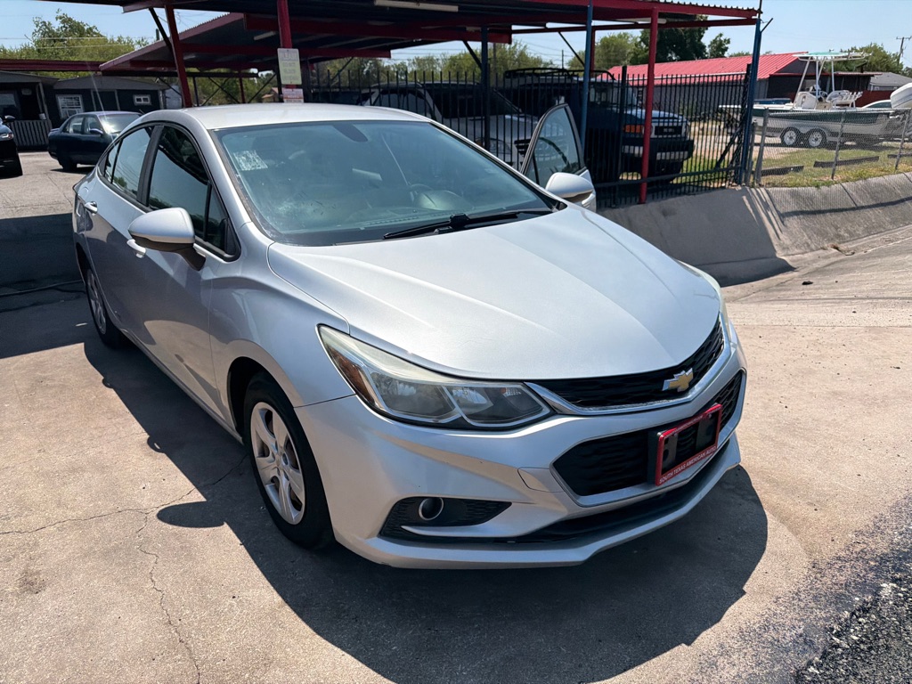 Photo 4 of this CHEVROLET CRUZE