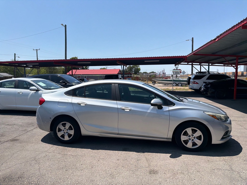 Photo 28 of this CHEVROLET CRUZE