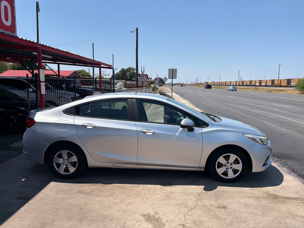 Photo 10 of this CHEVROLET CRUZE