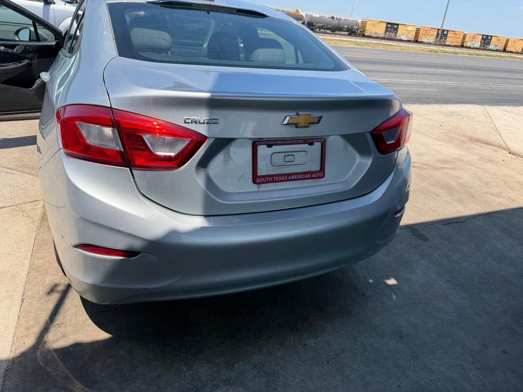 Photo 18 of this CHEVROLET CRUZE