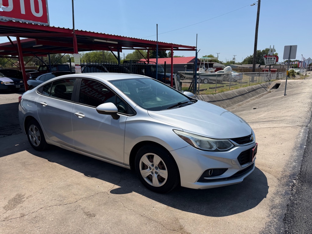 Photo 9 of this CHEVROLET CRUZE