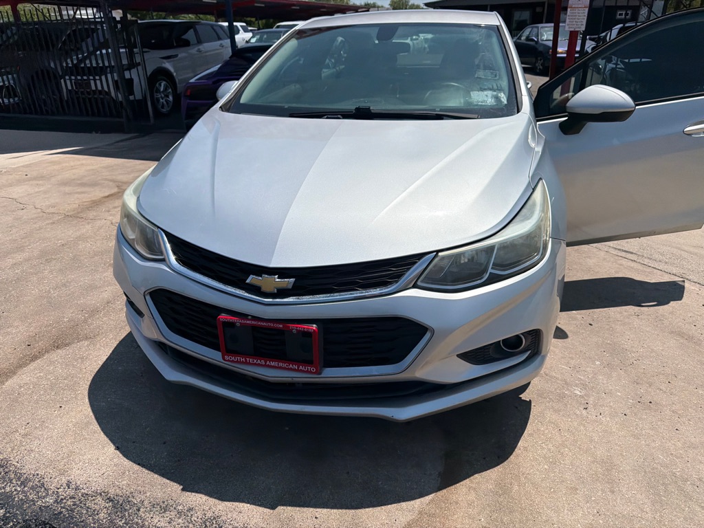 Photo 2 of this CHEVROLET CRUZE