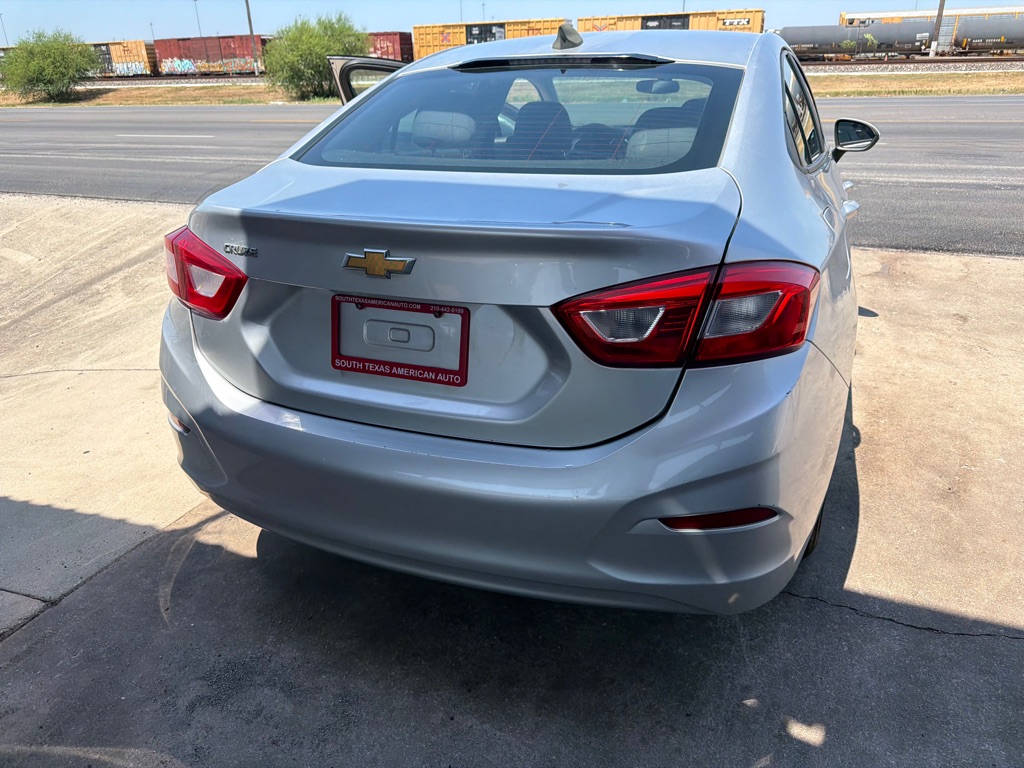 Photo 17 of this CHEVROLET CRUZE