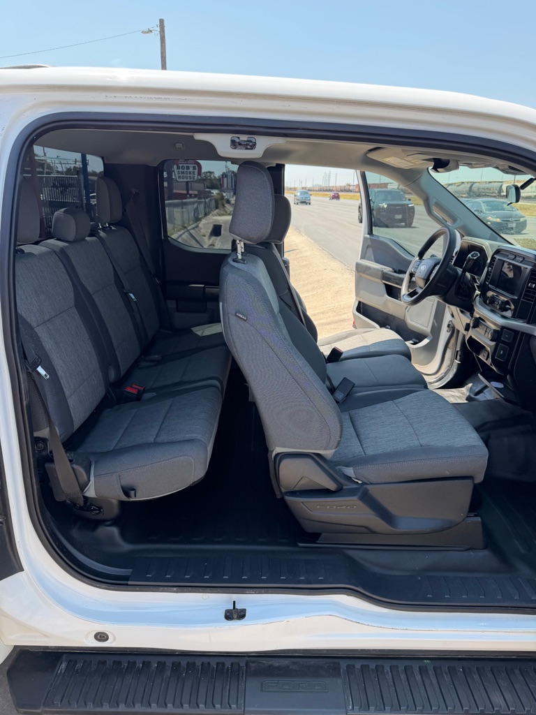 Photo 39 of this FORD F150