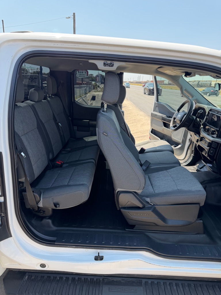 Photo 38 of this FORD F150