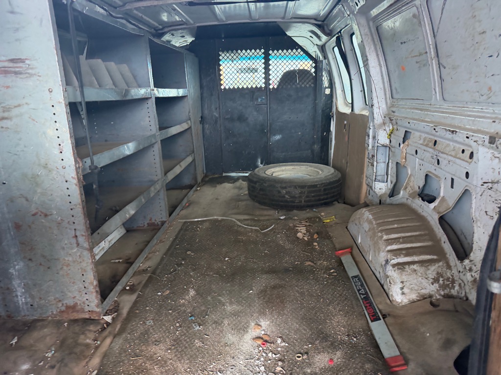 Photo 27 of this FORD ECONOLINE