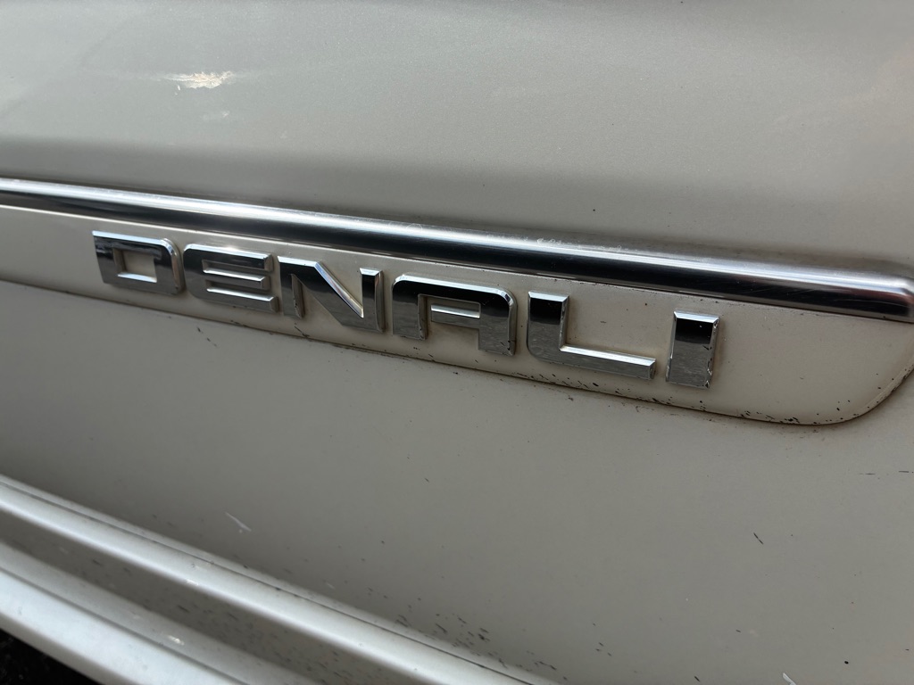 Photo 19 of this GMC ACADIA