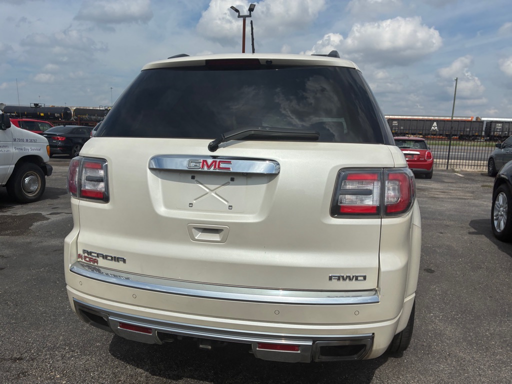 Photo 18 of this GMC ACADIA