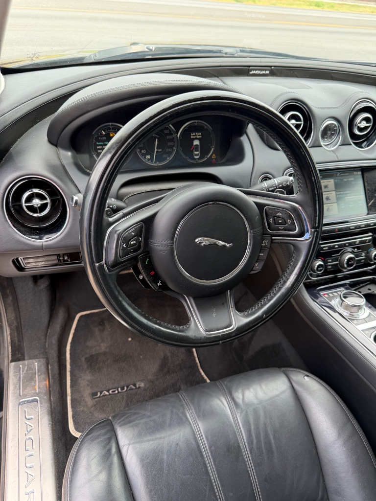 Photo 57 of this JAGUAR XJ