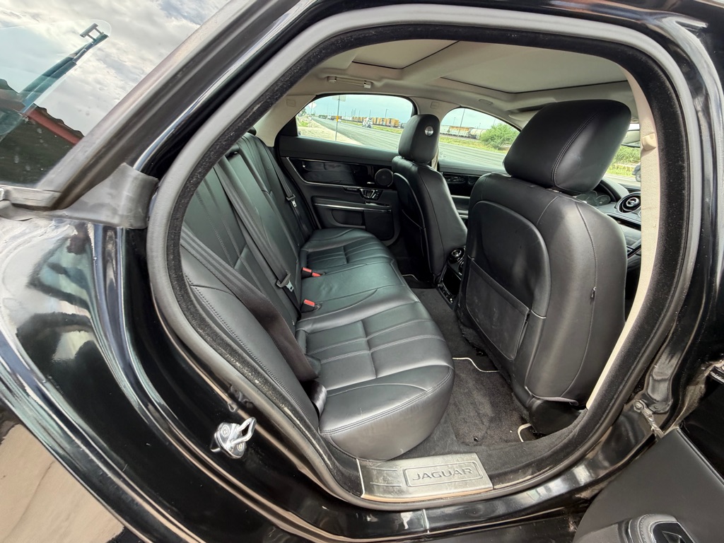 Photo 68 of this JAGUAR XJ