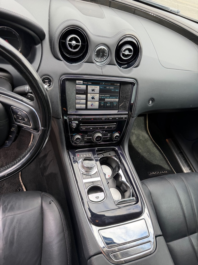 Photo 55 of this JAGUAR XJ