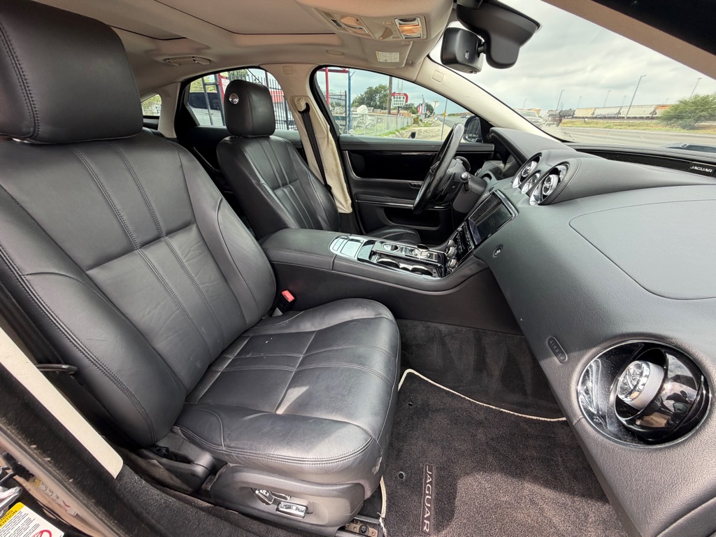 Photo 67 of this JAGUAR XJ