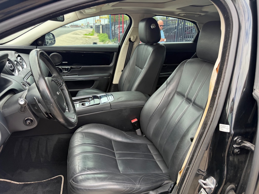 Photo 19 of this JAGUAR XJ