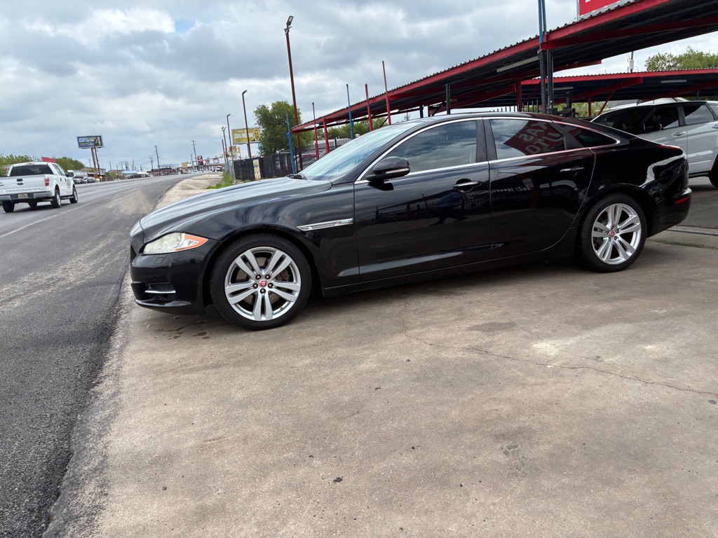 Photo 35 of this JAGUAR XJ