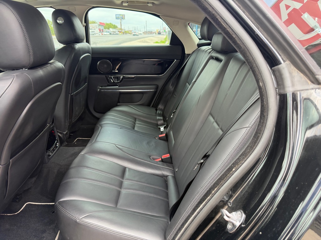 Photo 16 of this JAGUAR XJ