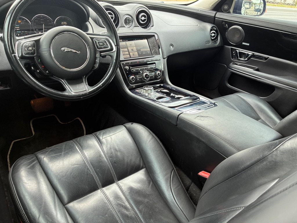 Photo 44 of this JAGUAR XJ