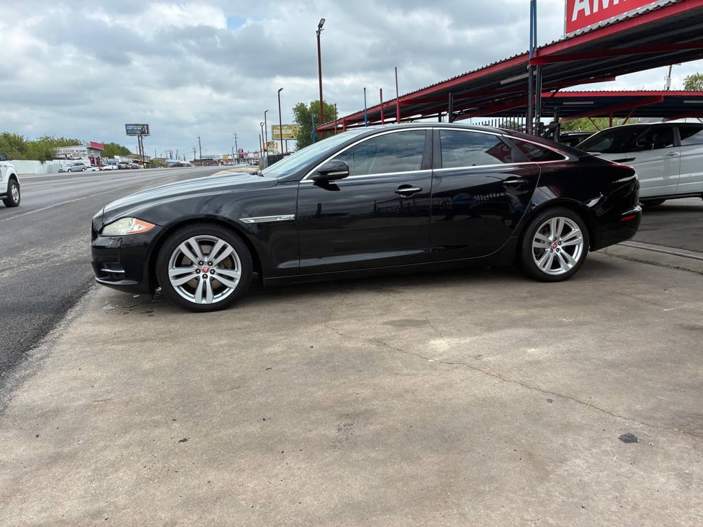 Photo 32 of this JAGUAR XJ